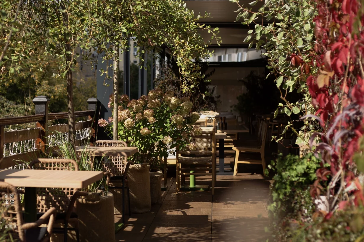 Живая музыка, концерты и шоу-программа в ресторане «Аивани»